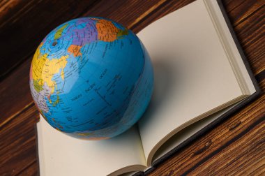 Kitap oku, dünyayı öğren.