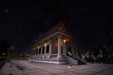 Watpapromyan Budist Tapınağı Saygı, zihni sakinleştirir. Tayland, Chachoengsao Eyaleti