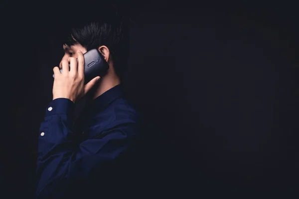 Personas Que Usan Teléfonos Inteligentes Hablan Comunican — Foto de Stock