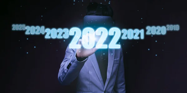 Mensen Wijzen Naar Nummers Hologrammen Jaar 2022 — Stockfoto