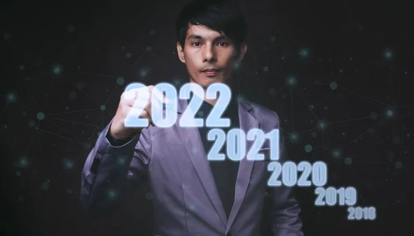 Menschen Die Auf Zahlen Hologramme Jahr 2022 Zeigen — Stockfoto