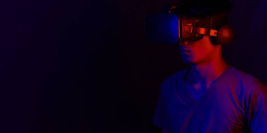 VR gözlükleri kullanarak, metaevren vücut duruşu simülasyonu