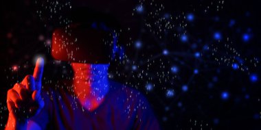 Sanal gerçekliğin bardakları. Geliştirilmiş gerçeklik, oyun, gelecek teknoloji konsepti. Metastaz vücut duruşunun simüle edilmiş VR dünyası fütüristik elbise