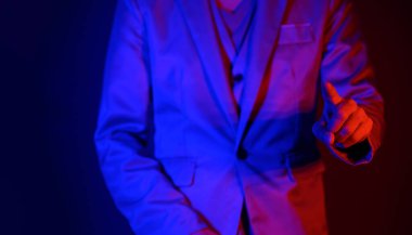 Jestler, pozlar, el hareketleri ve sanal dünya metaevreleri..