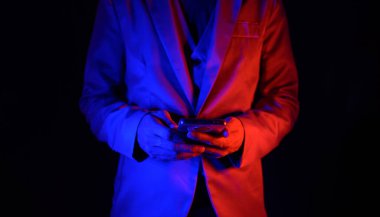 Jestler, pozlar, el hareketleri ve sanal dünya metaevreleri..