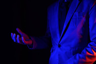 Jestler, pozlar, el hareketleri ve sanal dünya metaevreleri..