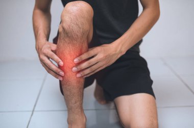 Bacağında, kemiğinde, tendonunda, ağrısında ve yarasında ağrı olan bir erkek hasta..