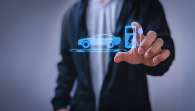 Elektrikli araç seçiyorum. Elektrikli ve benzinli araba seçimi. Şarj makinesindeki sembolü göstererek.