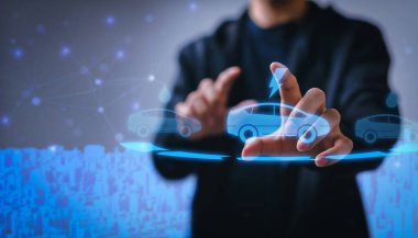 Elektrikli araç seçiyorum. Elektrikli ve benzinli araba seçimi. Şarj makinesindeki sembolü göstererek.