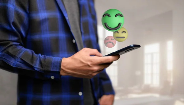 Χαρούμενο Χαμόγελο Πρόσωπο Καλή Αξιολόγηση Ανατροφοδότησης Σκεφτείτε Θετικά Επανεξέταση Πελατών — Φωτογραφία Αρχείου