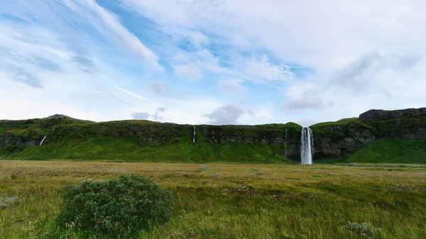 Seljalandfoss Καταρράκτη Στον Ποταμό Seljalandsa Θερινό Τοπίο Ισλανδία Ευρώπη Οριζόντια — Φωτογραφία Αρχείου
