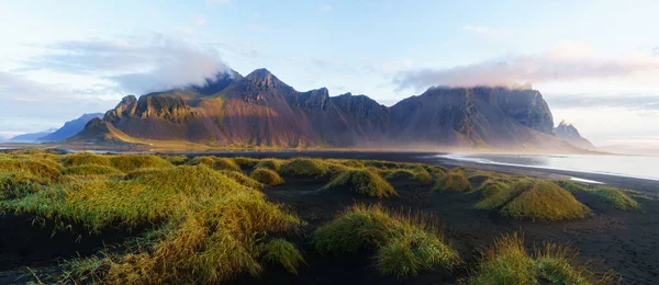 Vibrierende Sonnenaufgang Bergpanorama Vesturhorn Sommerlichen Morgen Island Nordeuropäische Insel — Stockfoto