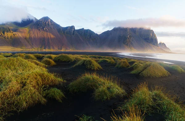 Wibrujący Wschód Słońca Góry Krajobraz Panorama Vesturhorn Letni Poranek Islandia — Zdjęcie stockowe