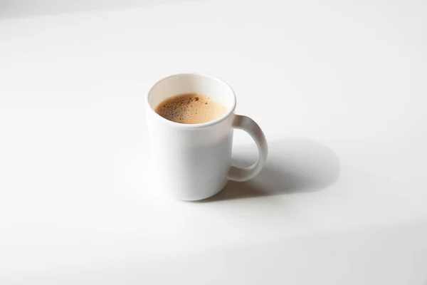 Cup Fresh Crema Espresso Bubble Froth White Empty Table Background — Foto Stock
