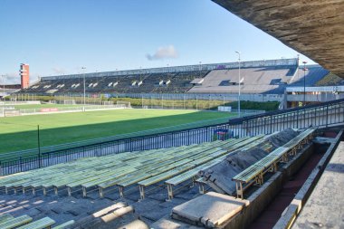 Great Strahov Stadyumu, Çek Cumhuriyeti'nin Prag şehrinin Strahov bölgesinde yer alan bir stadyum. Bu büyük bir ölçekte senkronize jimnastik görüntüler için inşa edilmiştir, bir alan üç kat daha uzun ve üç kez standart Associ daha geniş