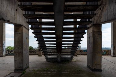 Büyük Strahov Stadyumu, Çek Cumhuriyeti 'nin Prag bölgesinin Strahov bölgesinde yer alan bir stadyumdur.. 