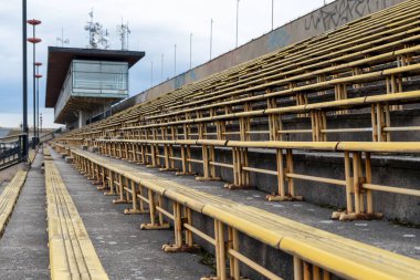 Büyük Strahov Stadyumu, Çek Cumhuriyeti 'nin Prag bölgesinin Strahov bölgesinde yer alan bir stadyumdur.. 