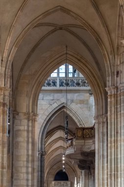 Plze 'nin güney kesimindeki Mantua yakınlarındaki Radbuze nehri üzerindeki eski demiryolu köprüsünde sudan granit bir sütun yükselir ve üzerinde ahşap bir kulübe bulunur. Ama ne merdiven var ne de garaj yolu.. 