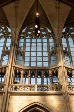 Plze 'nin güney kesimindeki Mantua yakınlarındaki Radbuze nehri üzerindeki eski demiryolu köprüsünde sudan granit bir sütun yükselir ve üzerinde ahşap bir kulübe bulunur. Ama ne merdiven var ne de garaj yolu.. 