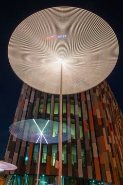 Sinyal dijital ve yaratıcı kültürün bir festivali. Dokuz yıllık ömrü boyunca Prag 'da 3 milyondan fazla ziyaretçiyi ağırladı. Çağdaş görsel sanat, kentsel alan ve modern teknolojileri birbirine bağlıyor. En çok ziyaret edilen yer haline geldi.