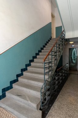 Sarayda, solunum. Diamant Apartmanı, 19121913 yılından kalma bir Kübist binasıdır. Nov Msto, Prag 1 'de Splen, Lazarsk ve Magdalena Rettigov caddelerinin köşesindeki Lazarsk 82 / 1' de yer almaktadır..