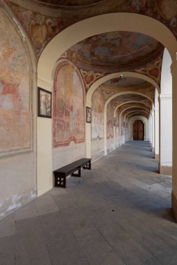 Muzaffer Meryem Kilisesi 'nin bulunduğu hac alanı 1704-1730 yılları arasında, 1622' den itibaren Ossuary Kilisesi ile kiliseyi kademeli olarak genişleterek kurulmuştur.. 