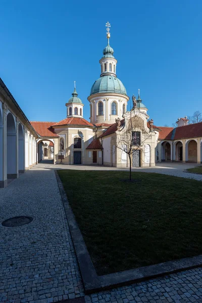 Obszar Pielgrzymkowy Kościołem Matki Bożej Zwycięskiej Został Założony Latach 1704 — Zdjęcie stockowe