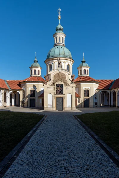 Obszar Pielgrzymkowy Kościołem Matki Bożej Zwycięskiej Został Założony Latach 1704 — Zdjęcie stockowe