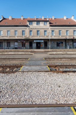 Praha-Bubny Prag 7 'de Holeovice kadastro bölgesinde bulunan bir tren istasyonu. Günümüzde sadece yerel trenler ve sınırlı yolcu tesisleri ile hizmet vermesine rağmen, Prag 'ın en büyük istasyonlarından biridir.