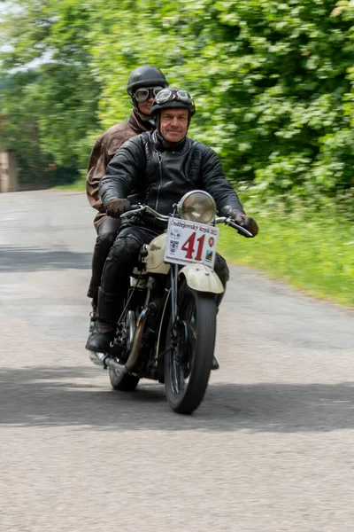 Bilgi ve beceri gerektiren görevleri yerine getiren tarihi ve deneyimli araçların oryantasyon yarışması. Yarışın ayrılmaz bir parçası iki dik yokuş tırmanışıdır..