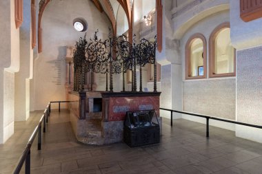 Josefov ilçesi Prag 'ın en küçük kadastro alanıdır ve Eski Şehir' i kapsar. 1850 yılına kadar Josefov 'a Yahudi Kasabası denirdi, hatta daha önce bu bölgeye Yahudi Mahallesi denirdi. Bugün önemli bir Yahudi 'nin iyi korunmuş bir kompleksi.