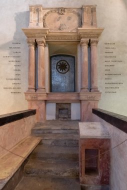 Josefov ilçesi Prag 'ın en küçük kadastro alanıdır ve Eski Şehir' i kapsar. 1850 yılına kadar Josefov 'a Yahudi Kasabası denirdi, hatta daha önce bu bölgeye Yahudi Mahallesi denirdi. Bugün önemli bir Yahudi 'nin iyi korunmuş bir kompleksi.