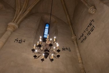 Josefov ilçesi Prag 'ın en küçük kadastro alanıdır ve Eski Şehir' i kapsar. 1850 yılına kadar Josefov 'a Yahudi Kasabası denirdi, hatta daha önce bu bölgeye Yahudi Mahallesi denirdi. Bugün önemli bir Yahudi 'nin iyi korunmuş bir kompleksi.