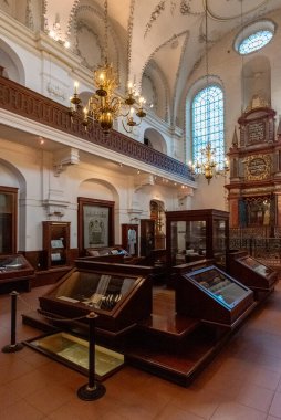 Josefov ilçesi Prag 'ın en küçük kadastro alanıdır ve Eski Şehir' i kapsar. 1850 yılına kadar Josefov 'a Yahudi Kasabası denirdi, hatta daha önce bu bölgeye Yahudi Mahallesi denirdi. Bugün önemli bir Yahudi 'nin iyi korunmuş bir kompleksi.