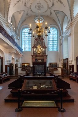 Josefov ilçesi Prag 'ın en küçük kadastro alanıdır ve Eski Şehir' i kapsar. 1850 yılına kadar Josefov 'a Yahudi Kasabası denirdi, hatta daha önce bu bölgeye Yahudi Mahallesi denirdi. Bugün önemli bir Yahudi 'nin iyi korunmuş bir kompleksi.