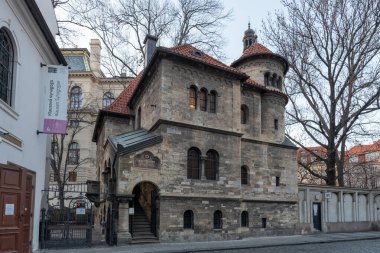 Josefov ilçesi Prag 'ın en küçük kadastro alanıdır ve Eski Şehir' i kapsar. 1850 yılına kadar Josefov 'a Yahudi Kasabası denirdi, hatta daha önce bu bölgeye Yahudi Mahallesi denirdi. Bugün önemli bir Yahudi 'nin iyi korunmuş bir kompleksi.