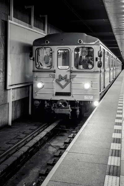 プラハ地下鉄チェコ地下 — ストック写真