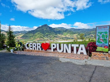 Panama, Cerro Punta, 3 Şubat, Baru volkanı vadisinin en iyi bakış açısına hoş geldiniz tabelası. Çekim 3 Şubat 2022