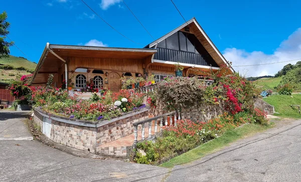 Panamá Cerro Punta Febrero Típico Chalet Montaña Madera Con Jardín — Foto de Stock