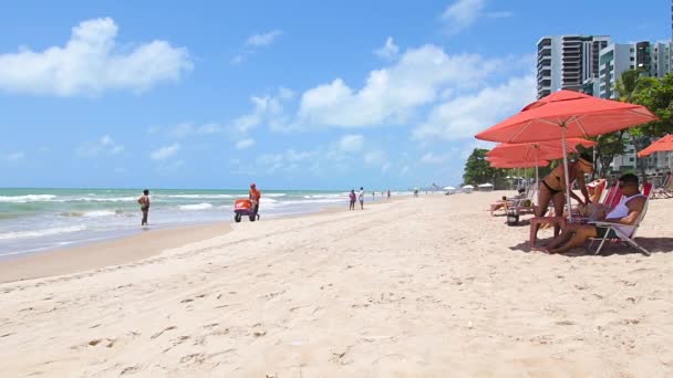 Recife Brasil Octubre 2021 Bañistas Vendedores Playa Boa Viagem Gente — Vídeo de stock