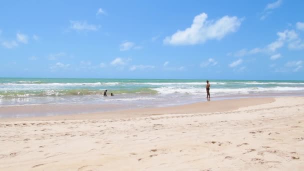 Recife Brasil Outubro 2021 Banhistas Praia Boa Viagem Pessoas Desfrutando — Vídeo de Stock