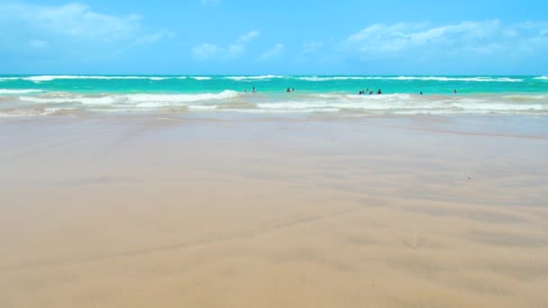 Vedere Malul Oceanului Unei Plaje Frumoase Coasta Braziliană Niște Băi — Videoclip de stoc