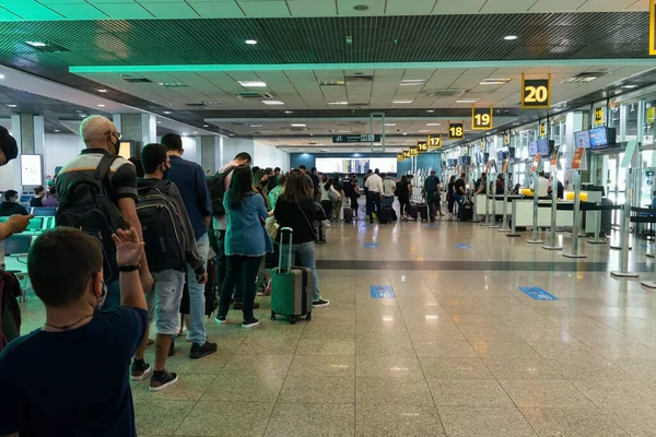 São Paulo Brasil Outubro 2021 Passageiros Fila Esperando Embarque Aeroporto — Fotografia de Stock