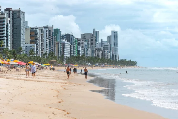 Recife Brazílie Října 2021 Lidé Užívají Dopoledne Pláži Boa Viagem — Stock fotografie