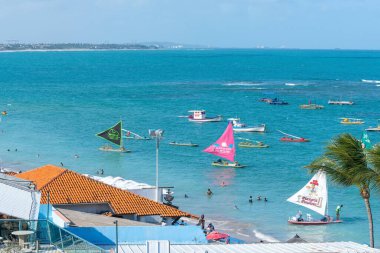 Ipojuca, PE, Brezilya - 15 Ekim 2021: Porto de Galinhas plajının turistik salları.