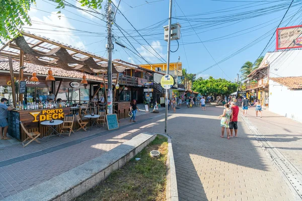 Ipojuca, PE, Brezilya - 15 Ekim 2021: Gündüz vakti Porto de Galinhas ticareti. Turizm beldesi.