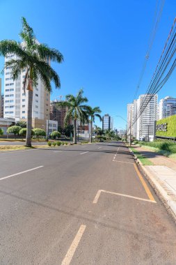 Londrina, PR, Brazil - 25 Aralık 2021: Ayrton Senna da Silva Bulvarı, Gleba Fazenda Palhano Mahallesi. 