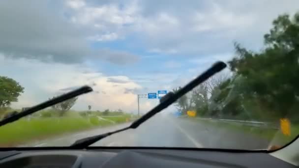 Dirigir Carro Uma Estrada Brasileira Pequeno Trecho Com Chuva Dia — Vídeo de Stock