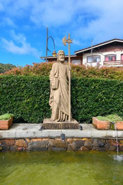 Gramado, RS, Brezilya - 17 Mayıs 2022: Sao Pedro Parish 'teki Judas Thaddaeus anıtı. İsa 'nın 12 havarisinden biri. Fotoğraf: 12 üzerinden 3..