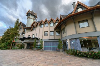Gramado, RS, Brezilya - 16 Mayıs 2022: Laghetto Vivace Premio Hotel manzarası.